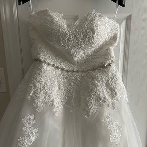 Wedding dress, unworn, approximately size 10, can provide approximate sizing,